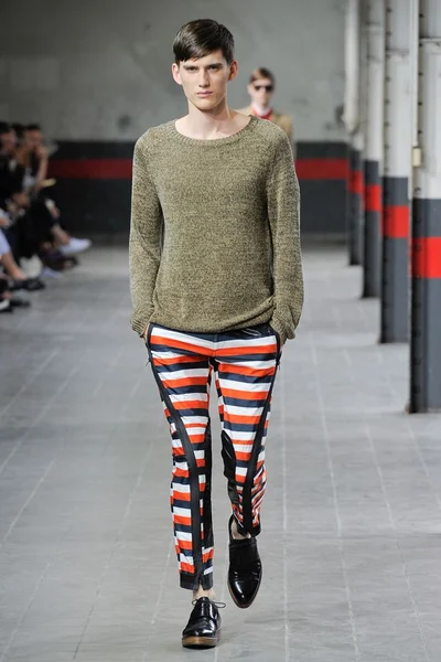 Look 18